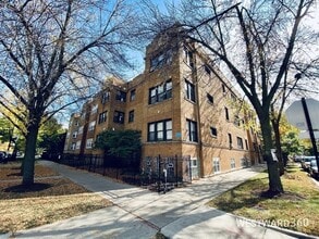 Building Photo - 2549 N Avers Ave