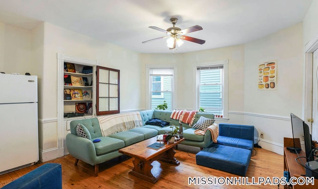 Building Photo - 13 Sachem St