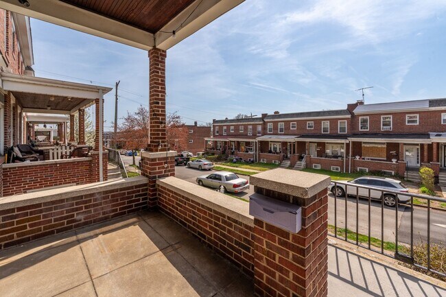Foto del edificio - 3-Bedroom, 1.5 Bathroom Home in Belair-Edison