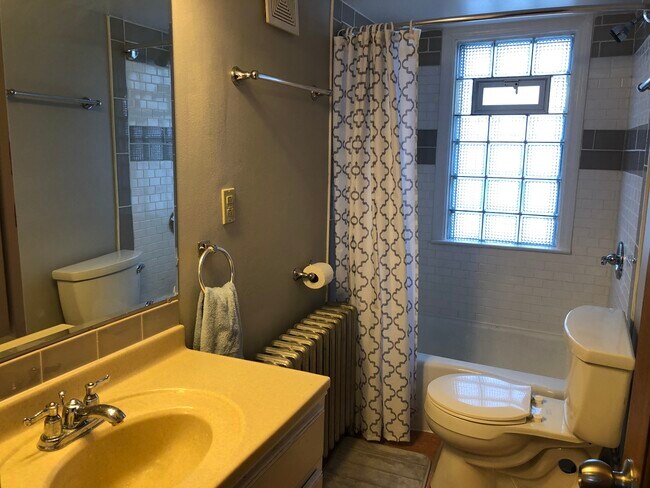 Building Photo - 3758 E Plankinton Ave