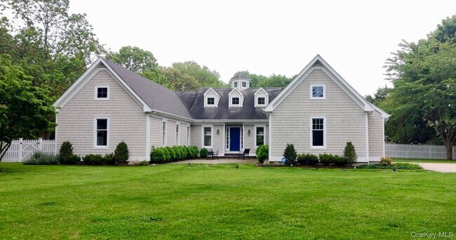 Foto del edificio - 70 S Country Rd