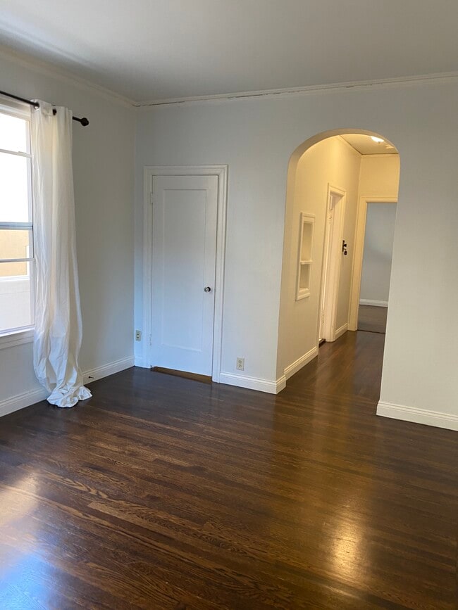 Living room - 1405 Bellevue Ave