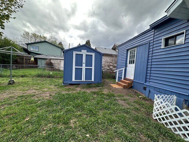 Building Photo - 1670 Portland St