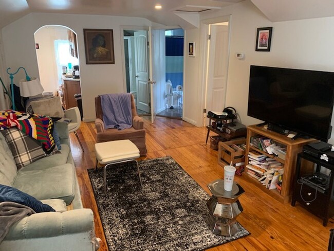 Building Photo - Acklen Park Triplex