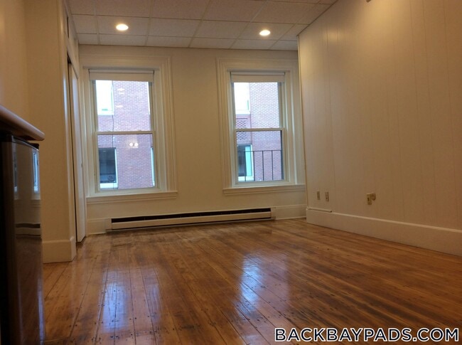 Building Photo - 272 Newbury St