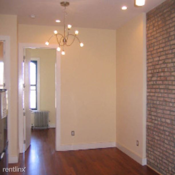 Building Photo - 203 Scholes St