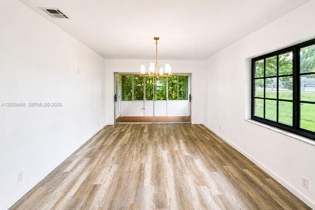 Foto del edificio - 2401 NW 52nd St