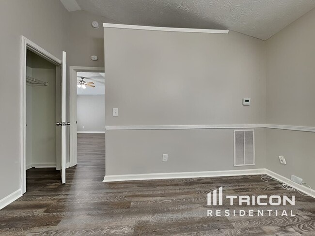 Building Photo - 4194 Riverbank Ct