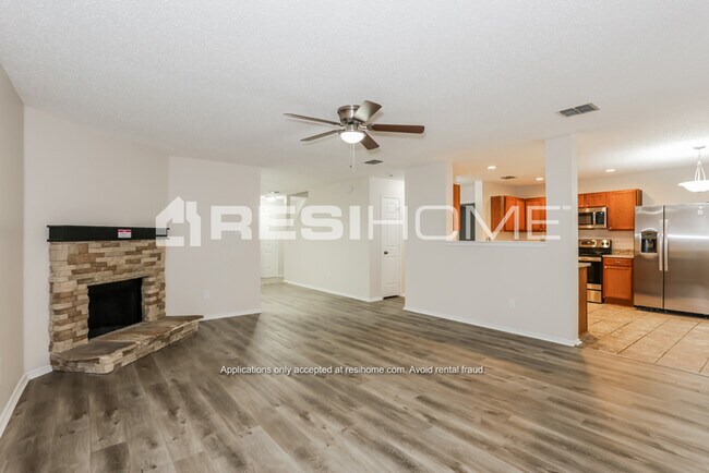 Building Photo - 1415 Honey Bee Lane