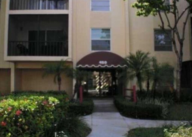 Foto principal - 450 NW 20th St