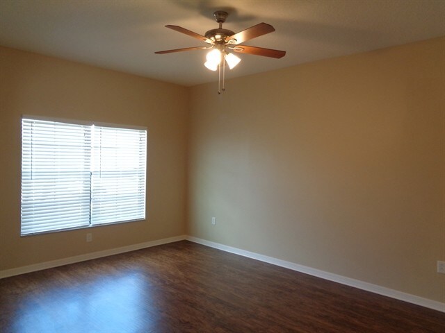 Foto del edificio - 11640 Palmetto Pine St