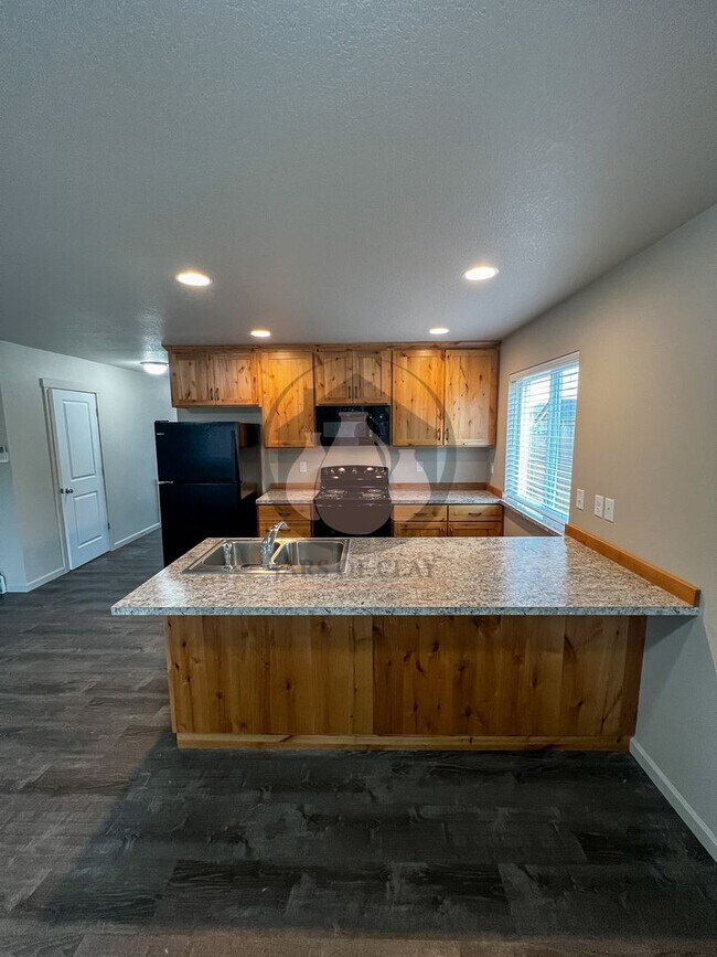 10071009 Highlands Loop Unit 1007, Willamina, OR 97396 Room for Rent