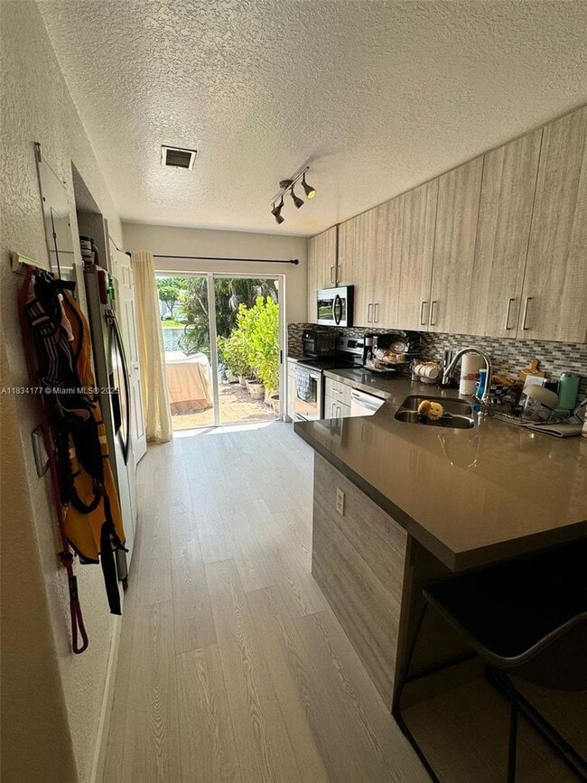 Foto del edificio - 5755 NW 109th Ave