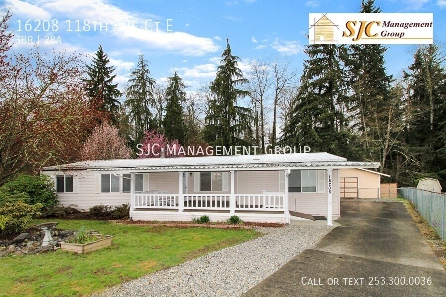 Foto principal - Updated home with detached garage for rent...