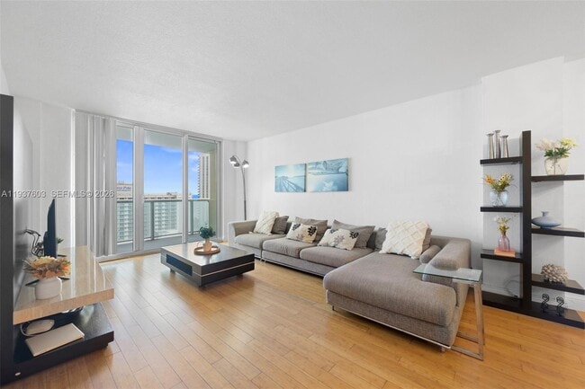 Foto del edificio - 19370 Collins Ave