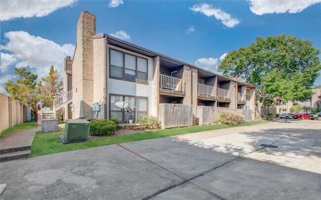 Building Photo - 6633 W Airport Blvd