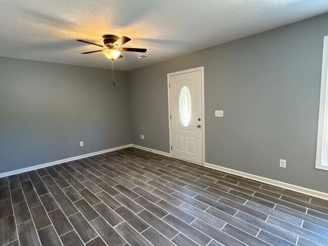 Building Photo - 405 W Waggoner St