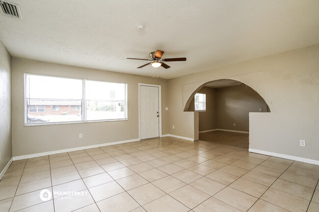 Building Photo - 1 Kingsman Cir