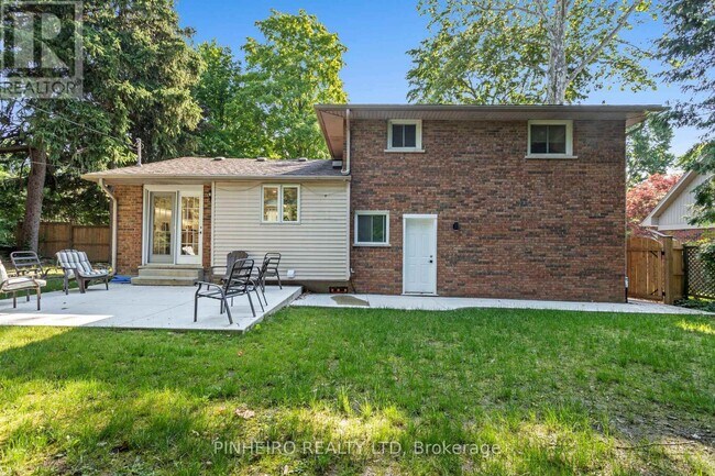 Photo du bâtiment - 1543 Stoneybrook Crescent