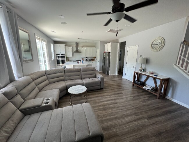 Foto del edificio - 119 McClellan Way