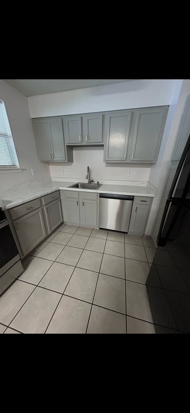 Building Photo - 1226 Gaudet Dr