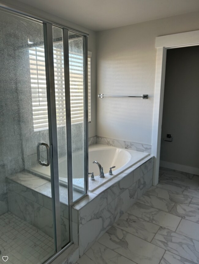 Building Photo - Spacious 6-Bedroom Home in the Heart of Vi...