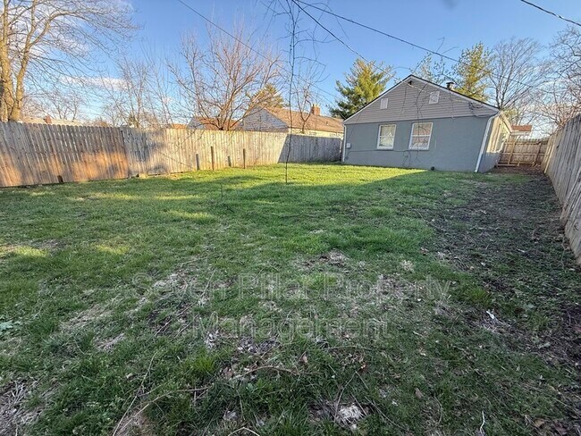 Foto del edificio - 1046 Republic Ave