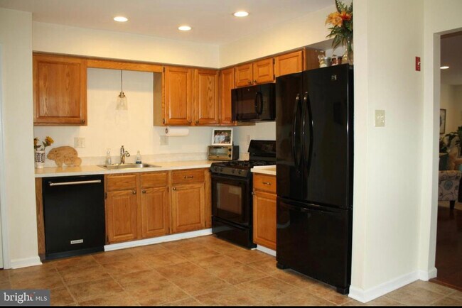 Building Photo - 61 Greenridge Cir