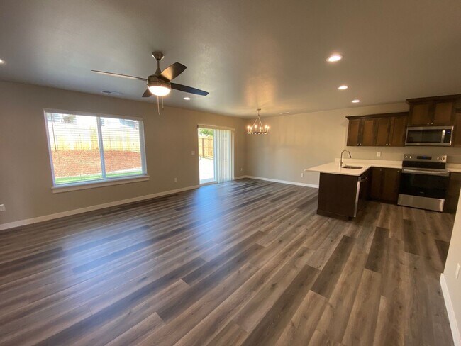 Foto del edificio - ~Brand New House in Oakland~