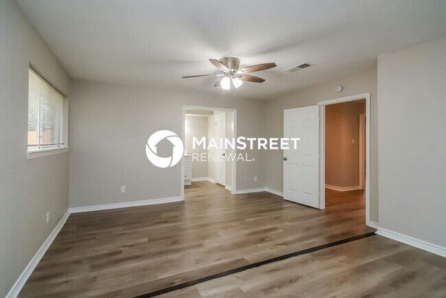 Building Photo - 3 Bedroom Pet-Friendly Home in Houston, TX with Main Street Renewal