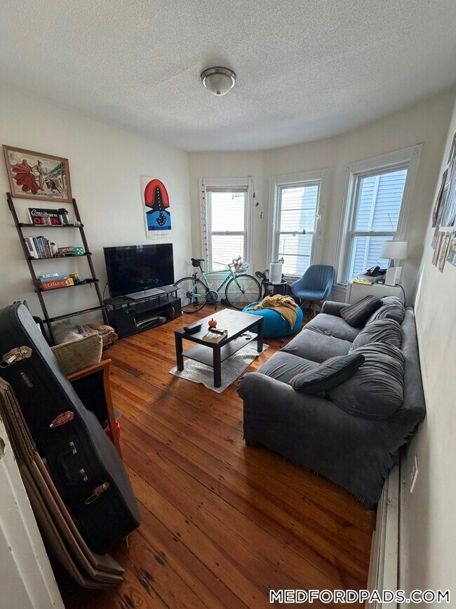 Building Photo - 68 Winchester St