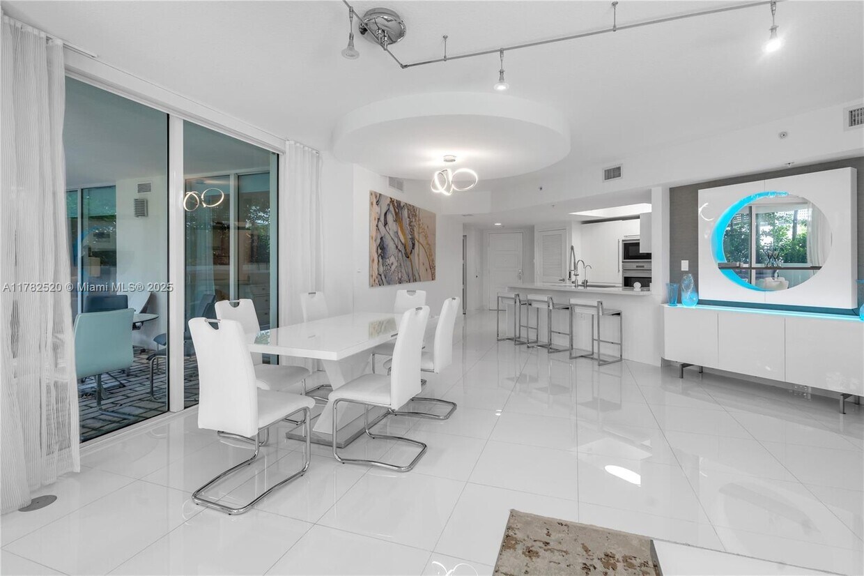 Foto principal - 200 Sunny Isles Blvd