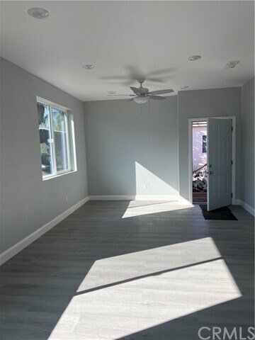 Building Photo - 1138 W 10th St