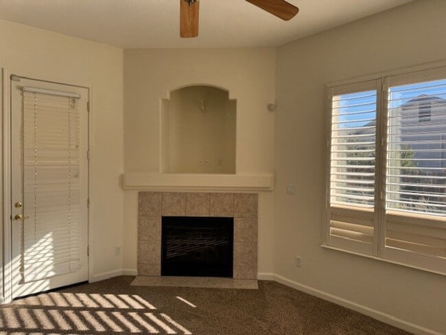 Building Photo - Three Bedroom near Dayton Golf Course