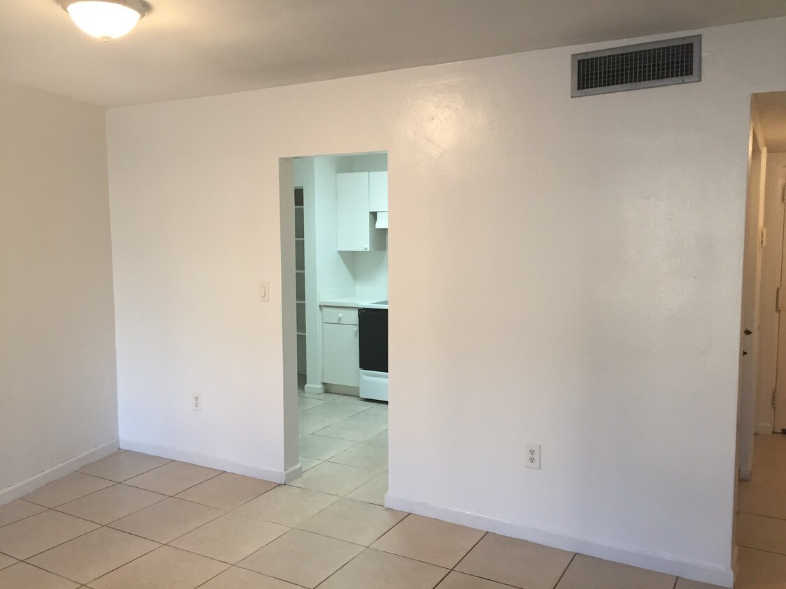 Primary Photo - 7440 Miami Lakes Dr