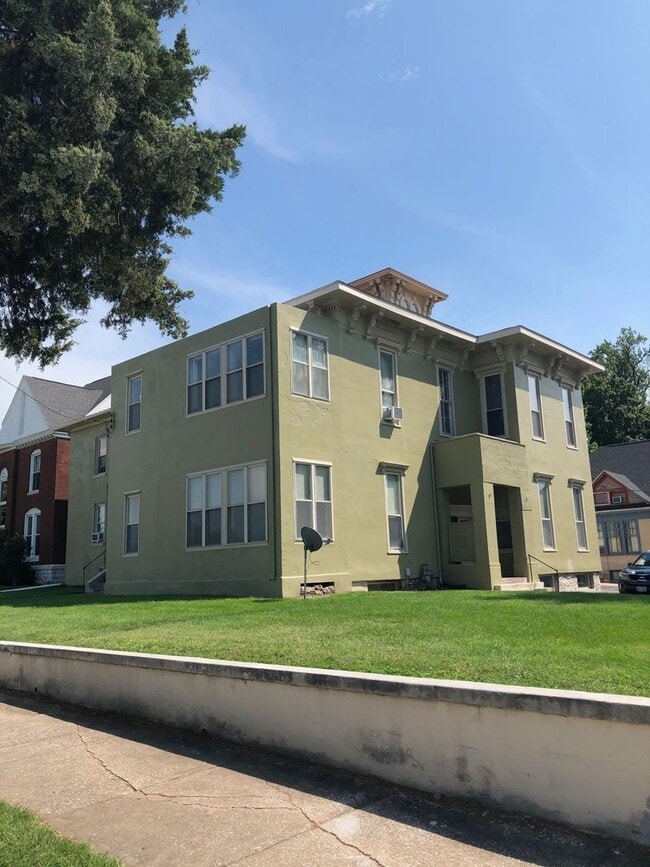 Building Photo - 226 N 14th St