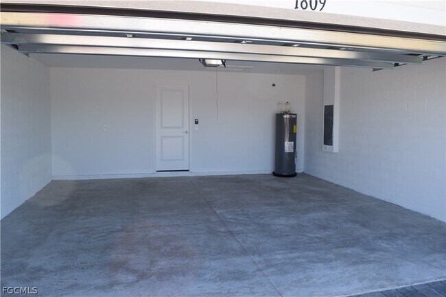 Building Photo - 1809 NW 6th Ave