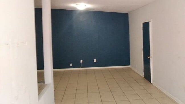 Photo - 1728 Grunthal St Apartment