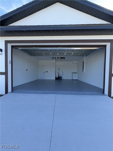 Foto del edificio - 8033 Oakleaf Cir