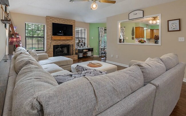 Foto del edificio - 3812 Brockhampton Dr