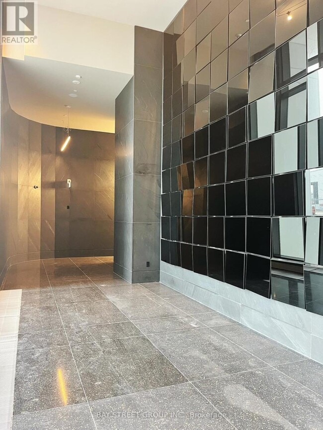 Photo du bâtiment - 8 Interchange Wy