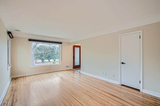 Foto del edificio - 5633 Saint Croix Ave N