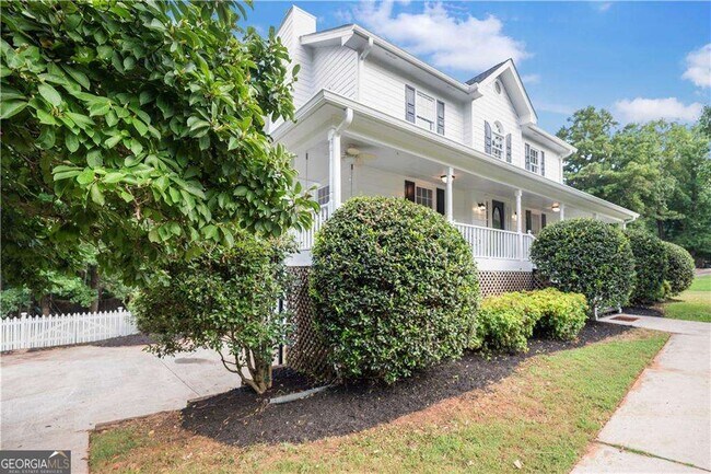 Building Photo - 328 Deerwood Dr