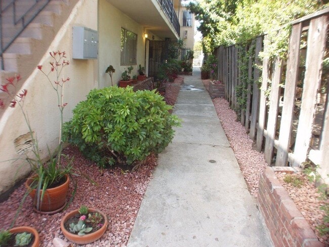 Building Photo - 531 Brooks Ave