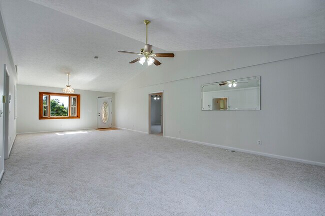 Building Photo - 201 Seminole Cir