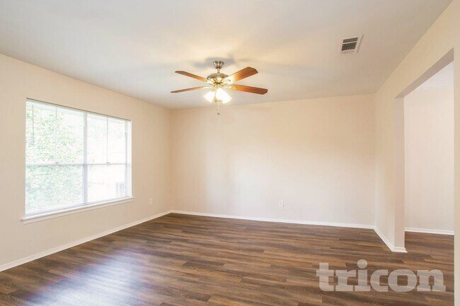 Foto del edificio - 8610 Pine Shores Dr