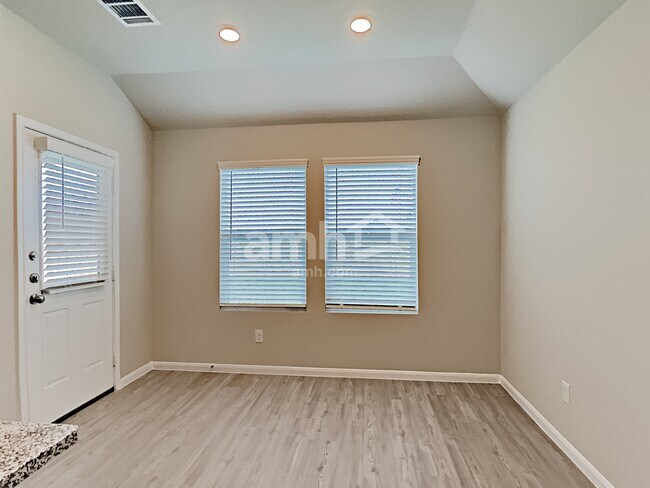 Foto del edificio - 2708 Iberia Ct