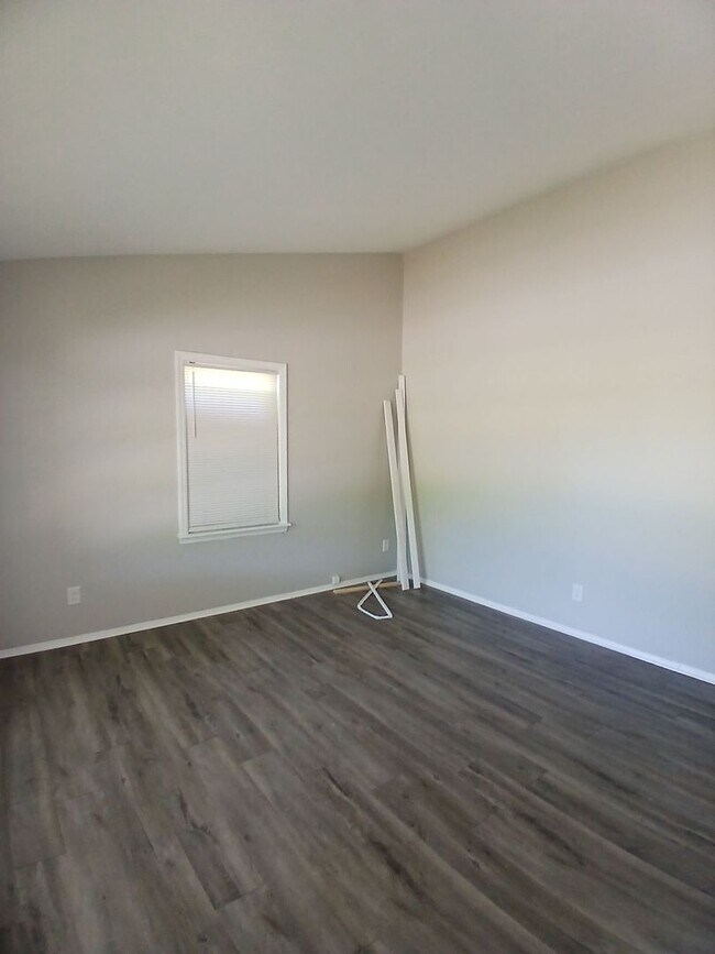 Building Photo - Very Nice Newly Rehabbed Home in Frayser