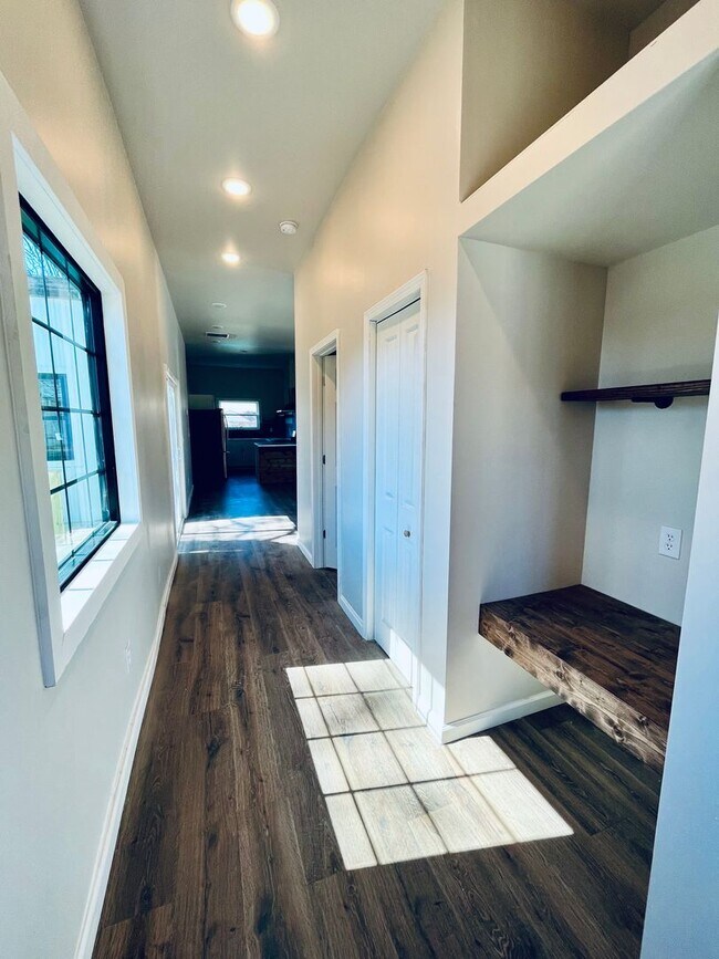 Foto del edificio - Modern 2BR/2BA with Bonus Room in Germanto...