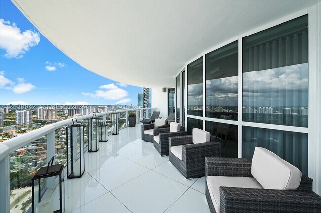 Foto del edificio - 18201 Collins Ave